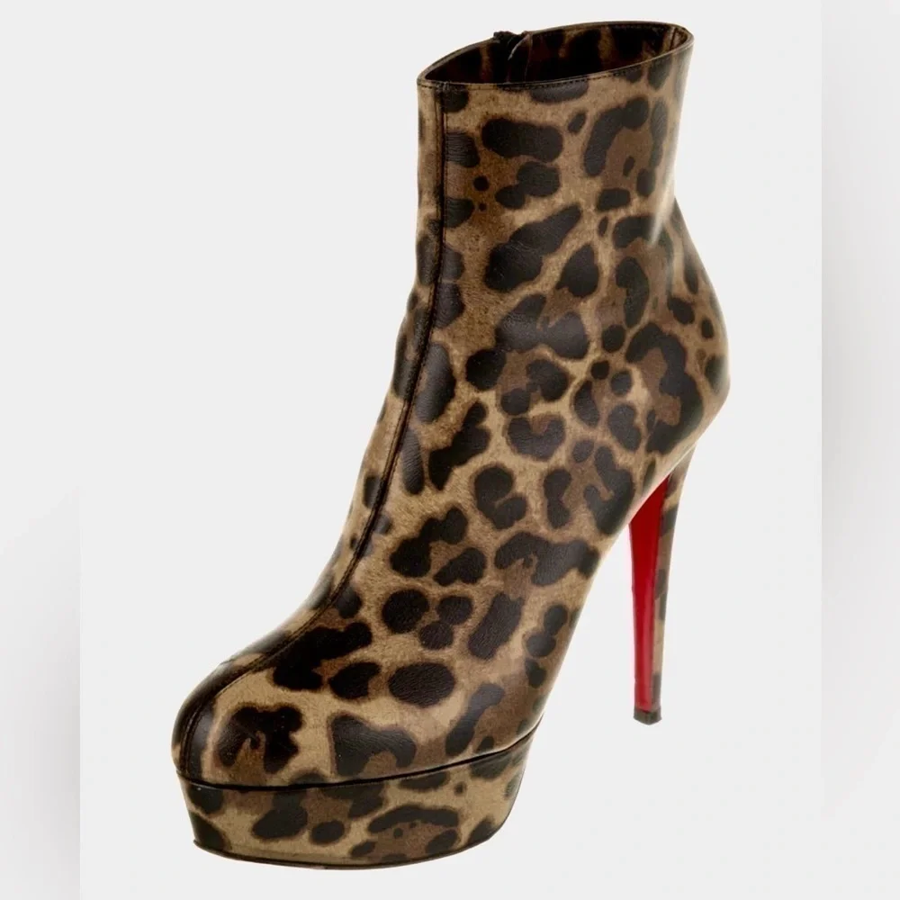 Christian Louboutin Leo print kid leather ankle bootie. EU39 kid leather. - Picture 3 of 9